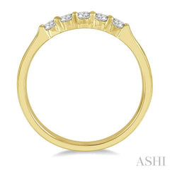 1/4 Ctw 5 Stone Round Cut Diamond Wedding Band in 14K Yellow Gold