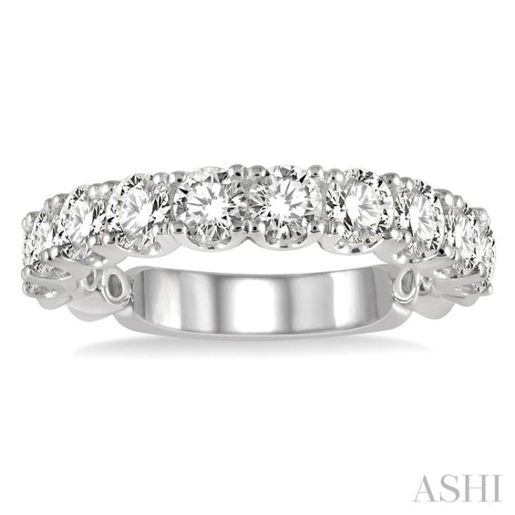 1 1/2 Ctw Lattice Round Cut Diamond Wedding Band in 14K White Gold