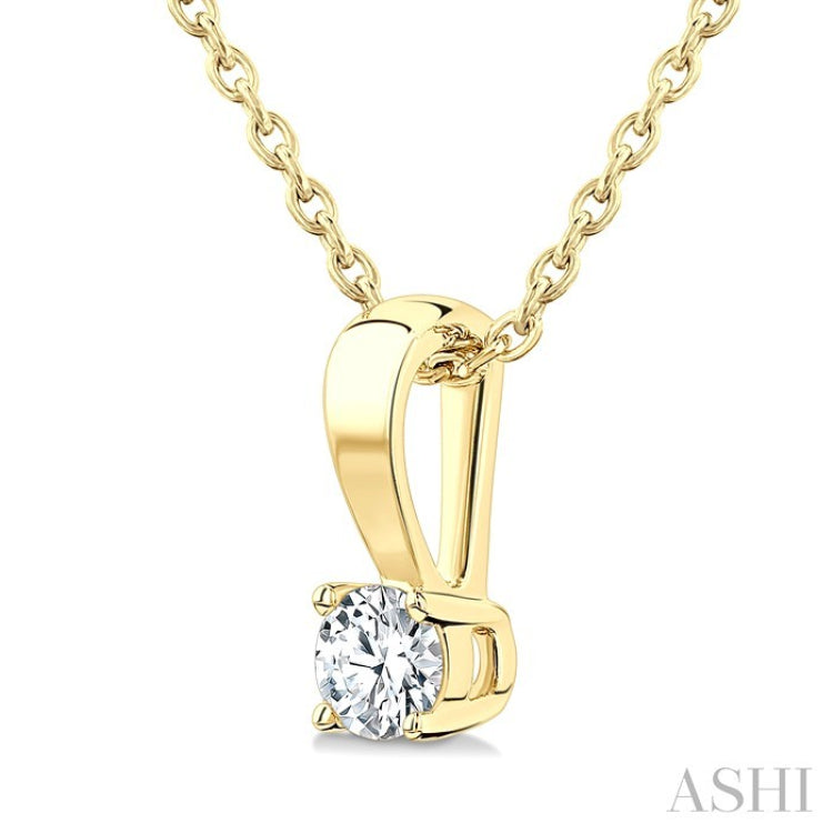 1/10 Ctw Prong Set Round Cut Diamond Solitaire Pendant With Chain in 14K Yellow Gold