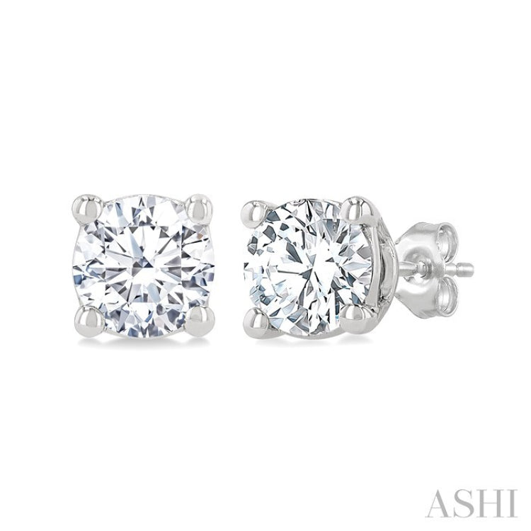 1/2 Ctw Round Cut Diamond Stud Earrings in 14K White Gold