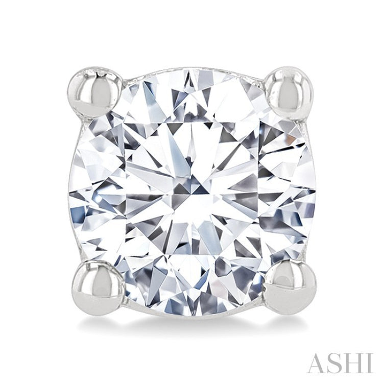 1/2 Ctw Round Cut Diamond Stud Earrings in 14K White Gold