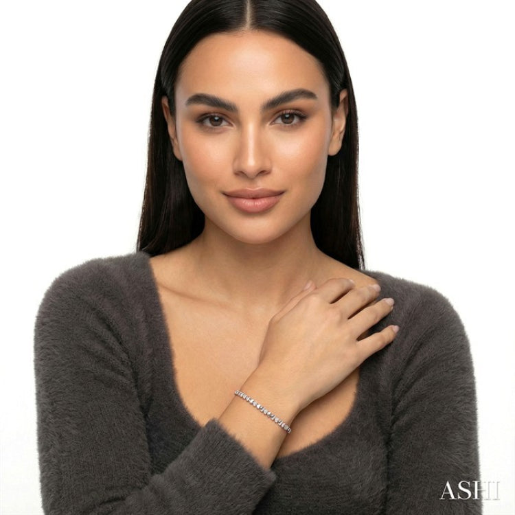1/6 Ctw Puffed Heart Plain and Round Cut Diamond Fashion Bracelet in Sterling Silver